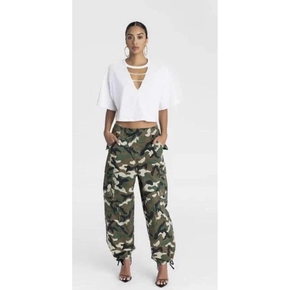 KBB by Kahlana The Cargo Mid Rise Straight Leg Camo Pants Womens Size M- NWT $45